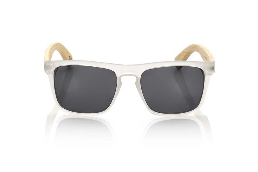 Gafas de Madera Natural de Bambú WAVE TR. Las gafas de sol WAVE TR están realizadas con el frontal de material sintético blanco transparente  y las varillas en madera de bambú , se trata de un modelo cuadrado agunloso muy masculino con un aire a las famosas okley combinadas con cuatro colores de lentes que se adaptarán a la perfección a tu gusto y a tu estilo moderno. Medida frontal: 145X50mm Venta al Por Mayor y Detalle | Root Sunglasses® 