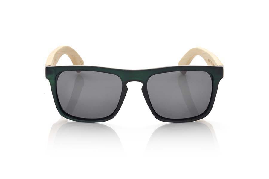 Wood eyewear of Bamboo WAVE GREEN. WAVE GREEN sunglasses are made of GREEN MATE TRANSPARENT synthetic material front and sideburns in bamboo wood, it's a very masculine agunloso square model with a look at the famous okley combined with four colors of lenses that will adapt perfectly to your taste and to your modern style. Front size: 145X50mm for Wholesale & Retail | Root Sunglasses® 