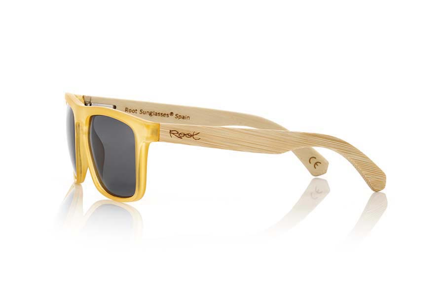 Wood eyewear of Bamboo WAVE YELLOW. WAVE YELLOW sunglasses are made of transparent matte yellow plastic front and sideburns in bamboo, it's a very male angled square model with a look at the famous okley combined with four colors of lenses that will adapt perfectly to your taste and to your modern style. Front size: 145X50mm for Wholesale & Retail | Root Sunglasses® 