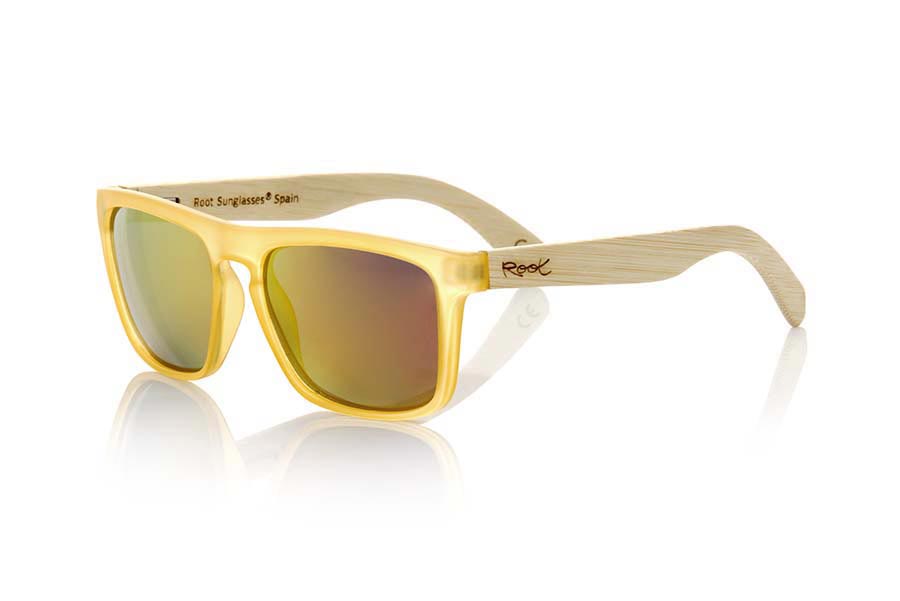 Wood eyewear of Bamboo WAVE YELLOW. WAVE YELLOW sunglasses are made of transparent matte yellow plastic front and sideburns in bamboo, it's a very male angled square model with a look at the famous okley combined with four colors of lenses that will adapt perfectly to your taste and to your modern style. Front size: 145X50mm for Wholesale & Retail | Root Sunglasses® 