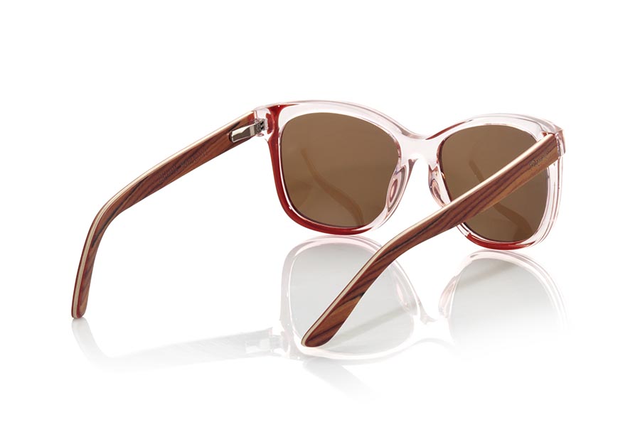 Wood eyewear of Mahogany ZAHARA. The ZAHARA sunglasses are made with the front in bright and brown color transparent PC material and the Natural mahogany wood sideburns. Very feminine model of suggestive shapes inspired by the beaches of Zahara de los Atunes, the Zahara sunglasses have been combined with several lenses. Frontal measurement: 143x53mm for Wholesale & Retail | Root Sunglasses® 