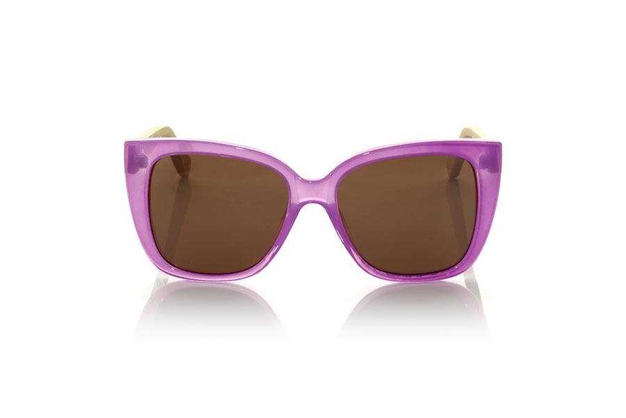 Gafas de Madera Natural de Bambú LANCES. Las gafas de sol LANCES están fabricadas con el frontal en material PC de color fucsia y las varillas de madera de BAMBÚ Natural. Modelo muy femenino de formas sugerentes inspiradas en las playas de LOS LANCES en TARIFA, las gafas LANCES han sido combinadas de serie con varias lentes. Medida frontal: 145x56mm Venta al Por Mayor y Detalle | Root Sunglasses® 