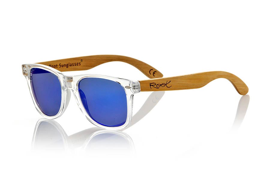 Gafas de Madera Natural de Bambú modelo CANDY TR. Las gafas de sol Candy TR están realizadas con el frontal de material sintético transparente y las varillas en madera de bambú natural combinadas con cuatro colores de lentes que se adaptarán a la perfección a tu gusto y a tu estilo moderno. Medida frontal: 148x50mm | Root Sunglasses® 