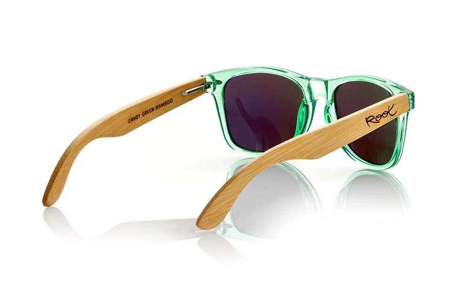 Wood eyewear of Bamboo CANDY GREEN. Candy Green sunglasses are made with green synthetic transparent front and sideburns in natural bamboo combined with four lens colors that will adapt perfectly to your taste and your modern style. Front Measure: 148x50mm for Wholesale & Retail | Root Sunglasses® 