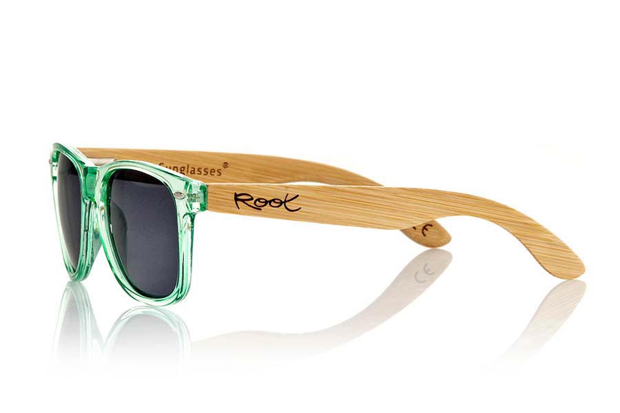 Wood eyewear of Bamboo CANDY GREEN. Candy Green sunglasses are made with green synthetic transparent front and sideburns in natural bamboo combined with four lens colors that will adapt perfectly to your taste and your modern style. Front Measure: 148x50mm for Wholesale & Retail | Root Sunglasses® 