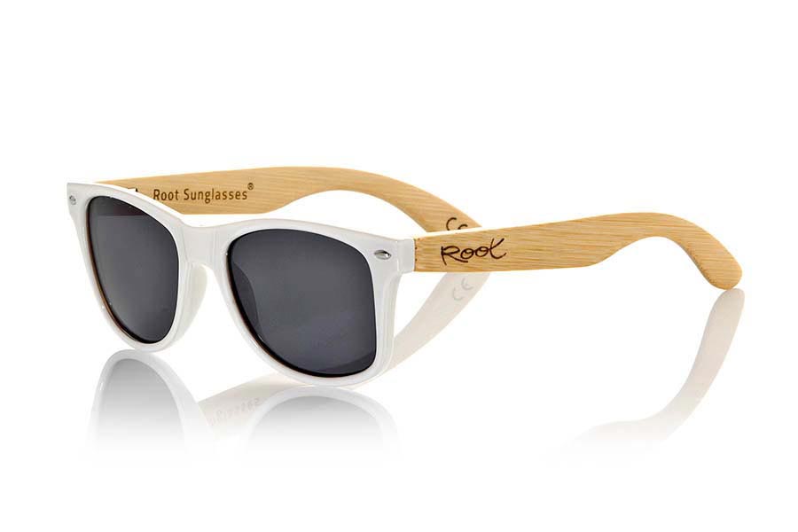 Wood eyewear of Bamboo CANDY WHITE. The Candy White sunglasses are made with transparent sinthetic front in white gloss color and sideburns in natural bamboo combined with four lens colors that will adapt perfectly to your taste and your modern style. Front Measure: 148x50mm for Wholesale & Retail | Root Sunglasses® 