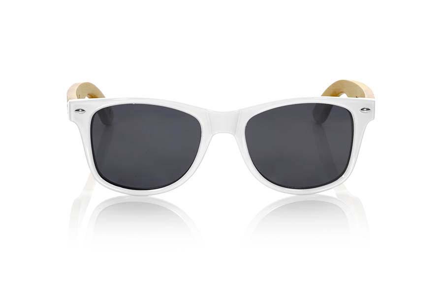 Wood eyewear of Bamboo CANDY WHITE. The Candy White sunglasses are made with transparent sinthetic front in white gloss color and sideburns in natural bamboo combined with four lens colors that will adapt perfectly to your taste and your modern style. Front Measure: 148x50mm for Wholesale & Retail | Root Sunglasses® 