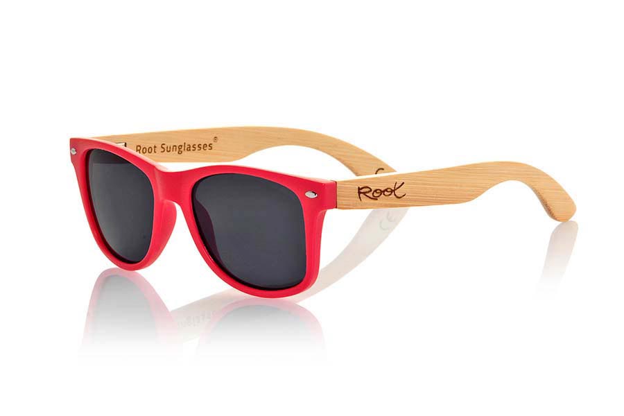 Wood eyewear of Bamboo CANDY RED. The Candy Red sunglasses are made with transparent sinthetic front in red shine color and sideburns in natural bamboo combined with four lens colors that will adapt perfectly to your taste and your modern style. Front Measure: 148x50mm for Wholesale & Retail | Root Sunglasses® 