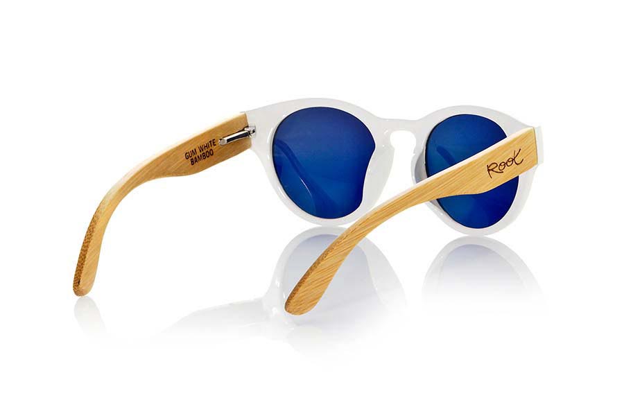 Wood eyewear of Bamboo GUM WHITE. Gum White sunglasses are made with sinthetic White shine front and sideburns in natural bamboo combined with four lens colors that will adapt perfectly to your taste and your modern style. It is a rounded frame unisex standard size easy to carry. Front Measure: 148x50mm for Wholesale & Retail | Root Sunglasses® 