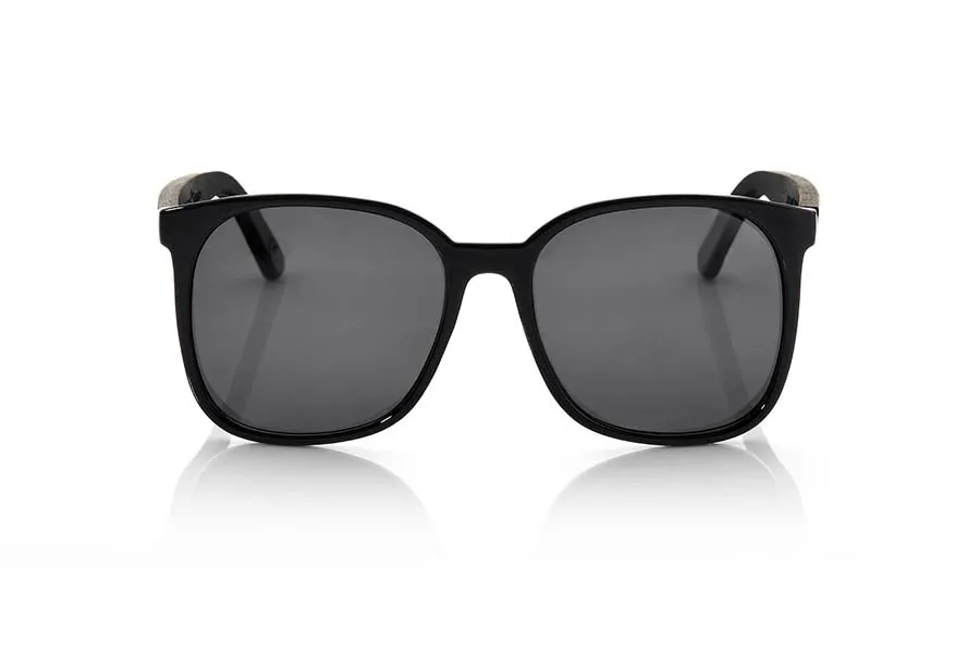 Gafas de Madera Natural de Ébano ROME. Las gafas de sol ROME están fabricadas con el frontal sintético en color negro brillo y las varillas en madera de ÉBANO natural. Se trata de una montura orientada al público femenino de tamaño sobredimensionado que te encantará si te gustan las gafas de sol grandes. Medida frontal: 142x56mm Venta al Por Mayor y Detalle | Root Sunglasses® 