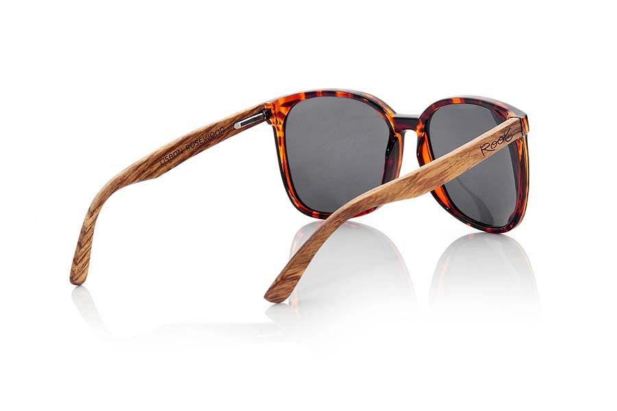 Wood eyewear of Rosewood LISBON. LISBON sunglasses are made with synthetic color front Carey and sideburns natural wood PALISANDRO. It is oriented at women oversized size you love if you like big sunglasses frame. Front Measure: 142x56mm for Wholesale & Retail | Root Sunglasses® 