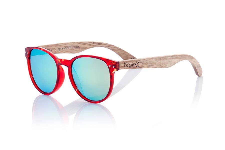 Wood eyewear of Duwood modelo VIENNA. VIENNA sunglasses are made of synthetic material front carey red color and wooden pins Natural Duwood. It is a model of fine rounded shapes and mount that feel good to all kinds of people, VIENNA glasses have been combined as standard with Grey and Purple REVO lenses. Front Measure: 143x47mm | Root Sunglasses® 