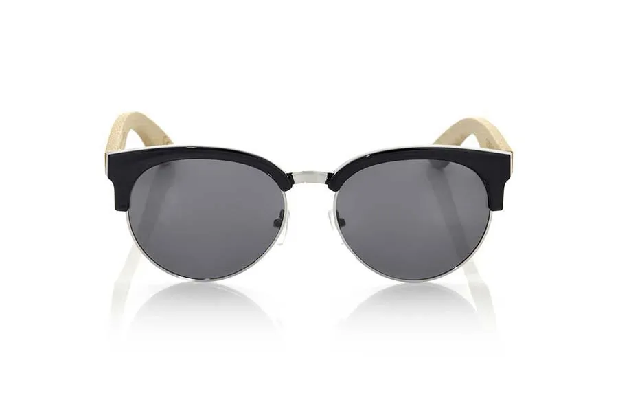 Gafas de Madera Natural de Bambú DUNE BLACK. Las gafas de sol DUNE BLACK están realizadas con el frontal de material sintético Negro y las varillas en madera de bambú natural, con el frontal abierto, puente metálico y pads ajustables para la nariz combinadas con cuatro colores de lentes que se adaptarán a la perfección a tu gusto y a tu estilo moderno. Medida frontal: 139X49mm Venta al Por Mayor y Detalle | Root Sunglasses® 