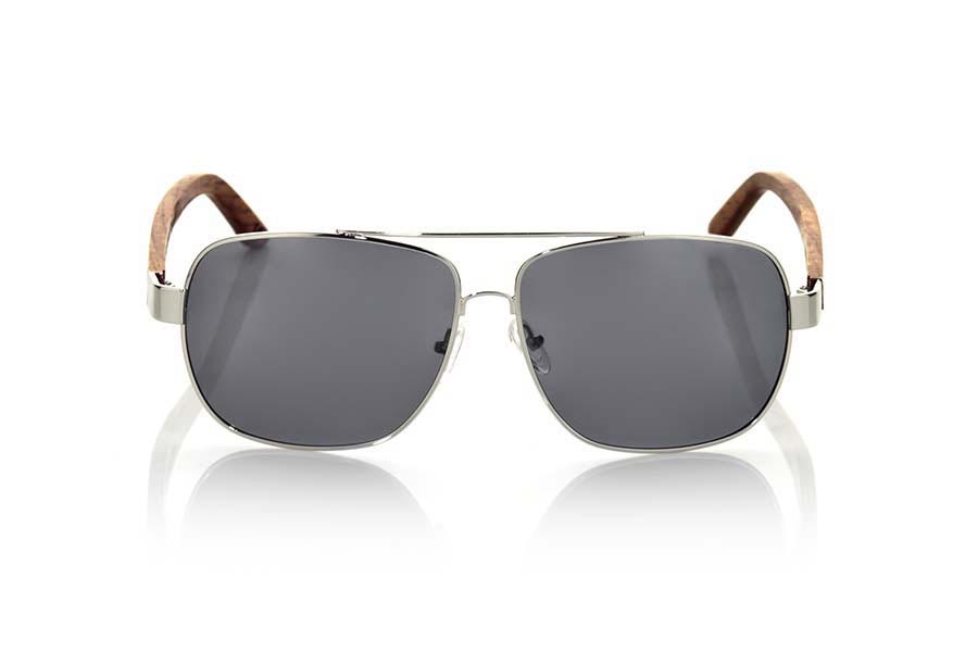 Wood eyewear of Rosewood MOSCOW. MOSCOW sunglasses are manufactured with metal frame and sideburns in natural rosewood. A classic Aviator style but more angular combined con4 series lenses. You'll love the combination in wood rosewood and her look. Front size: 145x50mm for Wholesale & Retail | Root Sunglasses® 