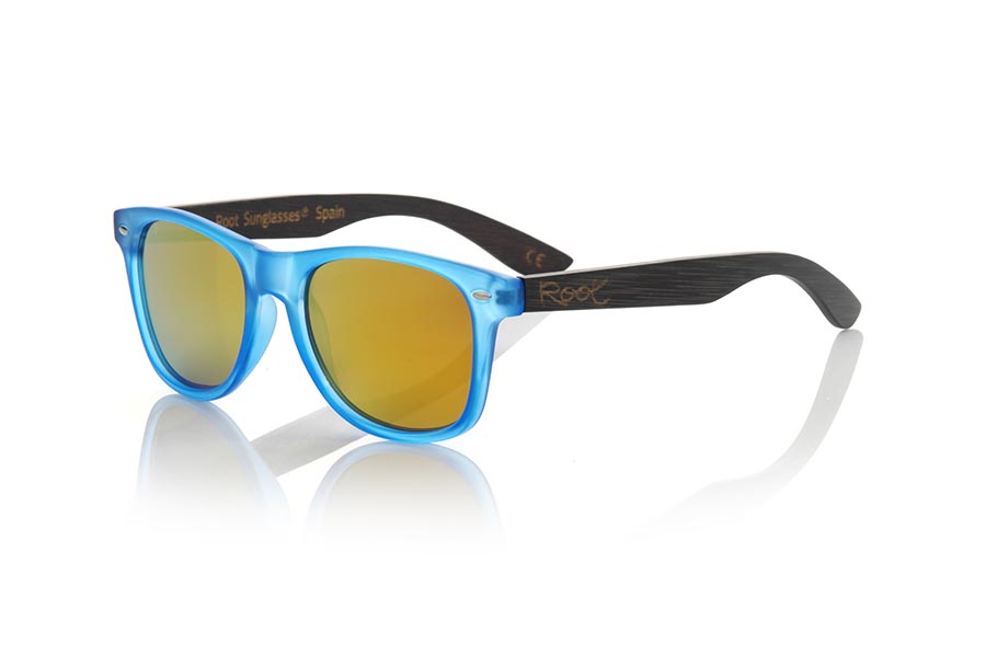 Wood eyewear of Bamboo SUN BLUE MX. SUN BLUE MX sunglasses are manufactured with the front panel transparent matte blue synthetic material and natural bamboo wood pins combined with four colors of lenses that allow you to adapt to your style. Front size: 145x48mm for Wholesale & Retail | Root Sunglasses® 