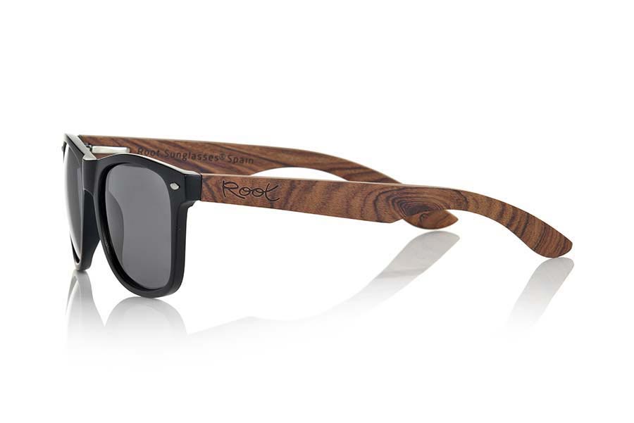 Wood eyewear of Rosewood SUN MATT MX. SUN MATT MX sunglasses are manufactured with the front panel Matt Black synthetic material and natural rosewood pins combined with four colors of lenses that allow you to adapt to your style. Front size: 145x48mm for Wholesale & Retail | Root Sunglasses® 