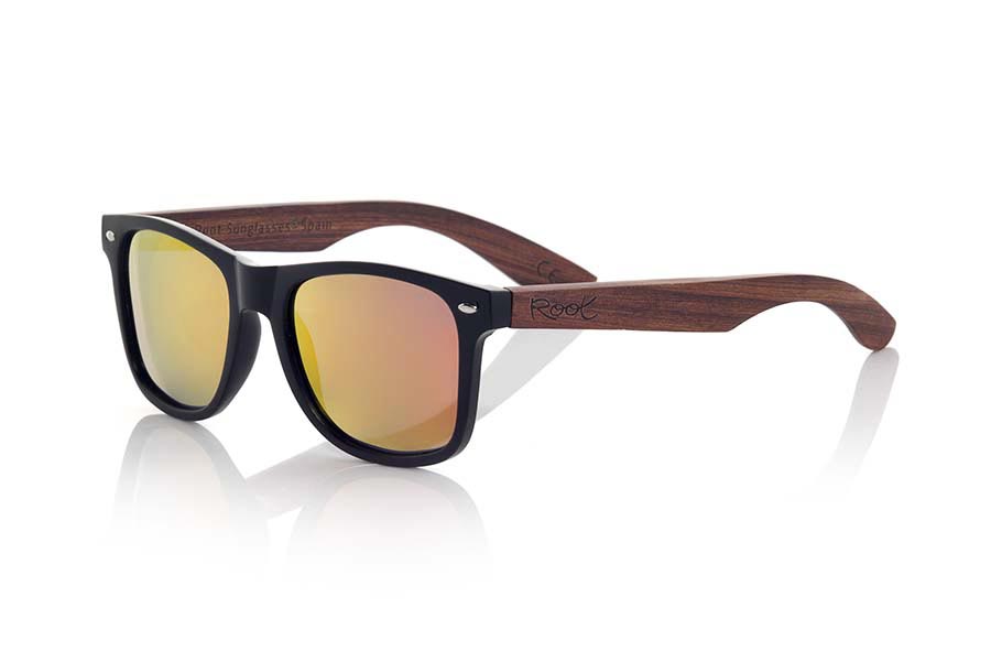 Wood eyewear of Rosewood SUN MATT MX. SUN MATT MX sunglasses are manufactured with the front panel Matt Black synthetic material and natural rosewood pins combined with four colors of lenses that allow you to adapt to your style. Front size: 145x48mm for Wholesale & Retail | Root Sunglasses® 