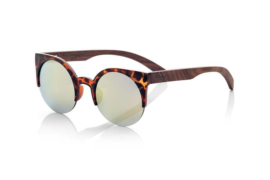 Wood eyewear of Rosewood CAT CAREY. CAT CAREY sunglasses are made with the color Brown tortoiseshell plastic front and sideburns in natural rosewood, it is a round open model with straight eyebrow more aimed at a female audience combined with four colors of lenses. Front size: 135X53mm for Wholesale & Retail | Root Sunglasses® 