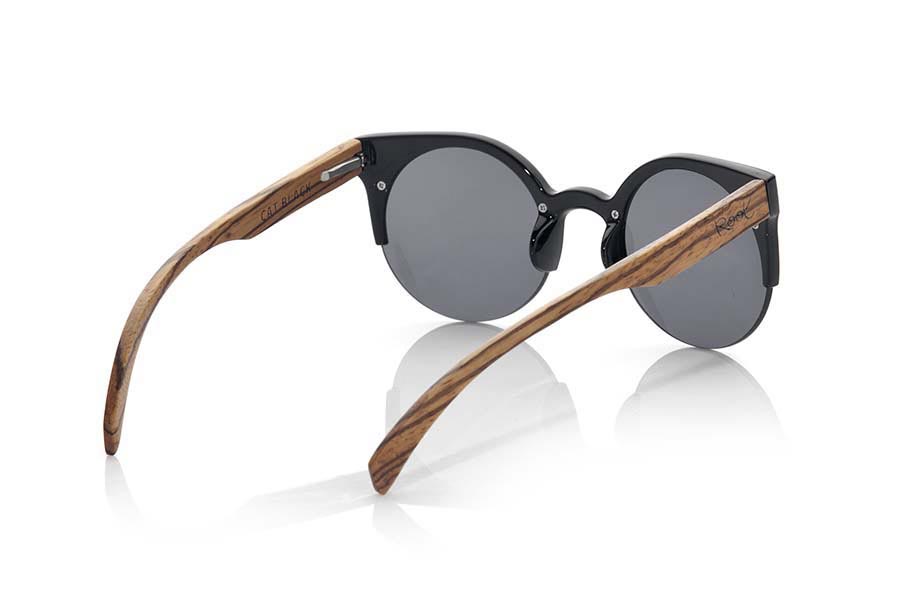 Wood eyewear of Zebrano CAT BLACK. CAT BLACK sunglasses are made of black synthetic material front and sideburns in natural zebrano wood, it's an open round model with straight eyebrow more aimed at a female audience combined with four colors of lenses. Front size: 135X53mm for Wholesale & Retail | Root Sunglasses® 