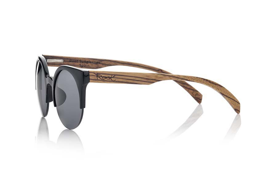 Wood eyewear of Zebrano CAT BLACK. CAT BLACK sunglasses are made of black synthetic material front and sideburns in natural zebrano wood, it's an open round model with straight eyebrow more aimed at a female audience combined with four colors of lenses. Front size: 135X53mm for Wholesale & Retail | Root Sunglasses® 