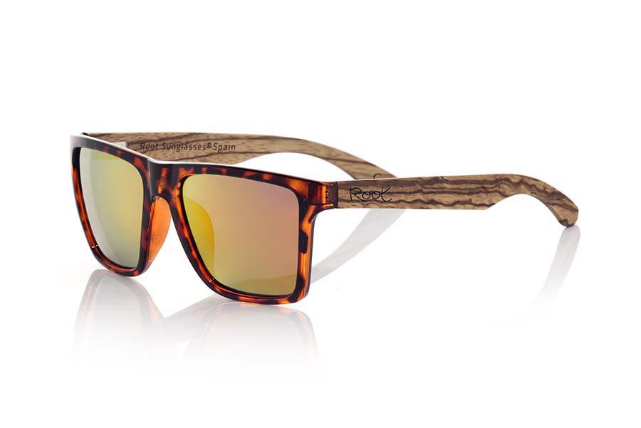 Wood eyewear of Zebrano RUN CAREY. RUN TORTOISESHELL sunglasses are made with the front plastic transparent CAREY and sideburns in ZEBRANO wood, it is a very male angled square model with a look at the famous okley combined with four colors of lenses that will adapt perfectly to your taste and to your modern style. Front size: 144X51mm for Wholesale & Retail | Root Sunglasses® 