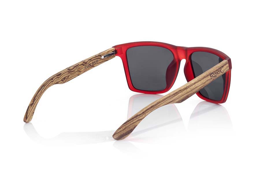 Wood eyewear of Zebrano RUN RED. RUN RED sunglasses are made of transparent matte red synthetic material front and ZEBRA wood pins, it's a very male angled square model with a look at the famous okley combined with four colors of lenses that will adapt perfectly to your taste and to your modern style. Front size: 144X51mm for Wholesale & Retail | Root Sunglasses® 