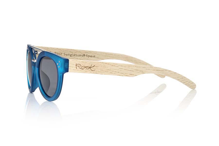 Wood eyewear of  ISLAND BLUE. ISLAND BLUE sunglasses are made with the front of transparent matte blue synthetic material and sideburns in wood of natural duwood of front thickness, attached by a metallic bridge metallic trim in eyebrow combined with four colors of lenses that will adapt perfectly to your taste and to your modern style. Front size: 137X50mm for Wholesale & Retail | Root Sunglasses® 