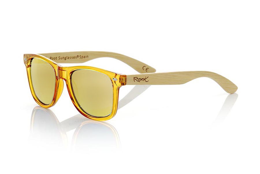 Gafas de Madera Natural de Bambú CANDY YELLOW. Las gafas de sol Candy Yellow están fabricadas con el frontal en material sintético Amarillo oscuro transparente y las varillas de madera de bambú natural combinadas con cuatro colores de lentes que te permitirán adaptarlas a tu estilo. Medida frontal: 148x50mm Venta al Por Mayor y Detalle | Root Sunglasses® 