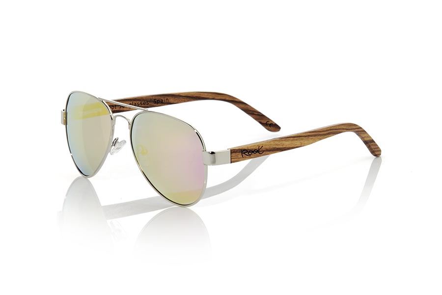 Gafas de Madera Natural de Zebrano BONIN. Las gafas de sol BONIN están fabricadas con la montura metálica plateada y las varillas en madera de Zebrano natural. Un modelo clásico estilo Aviator combinadas de serie con una gama de varias lentes. Te encantará la combinación en madera de zebra. Medida frontal: 150x50mm Venta al Por Mayor y Detalle | Root Sunglasses® 