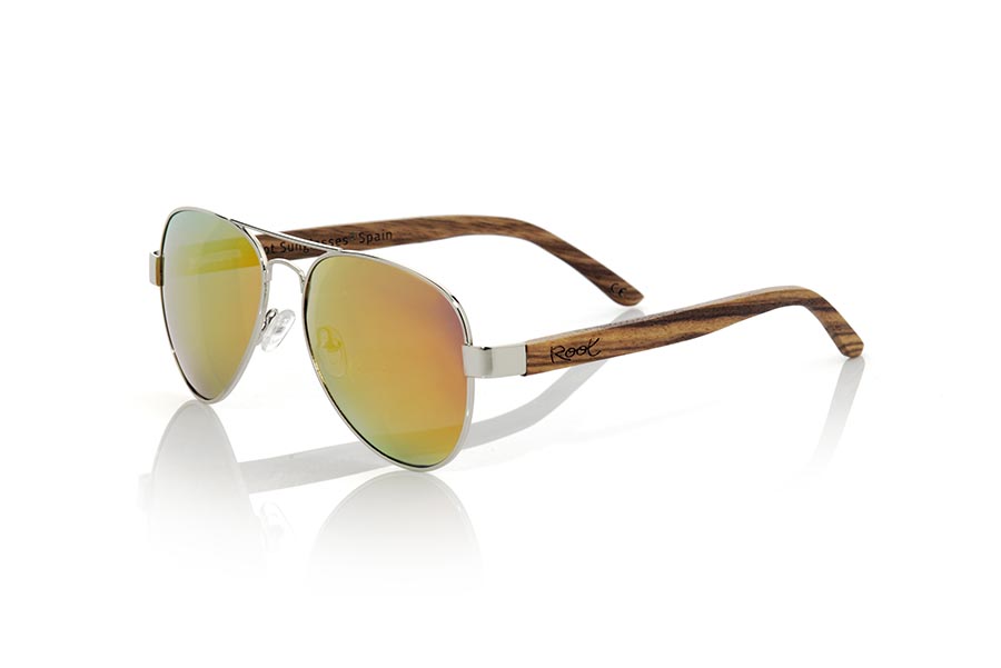 Gafas de Madera Natural de Zebrano BONIN. Las gafas de sol BONIN están fabricadas con la montura metálica plateada y las varillas en madera de Zebrano natural. Un modelo clásico estilo Aviator combinadas de serie con una gama de varias lentes. Te encantará la combinación en madera de zebra. Medida frontal: 150x50mm Venta al Por Mayor y Detalle | Root Sunglasses® 