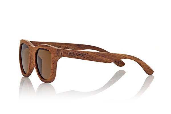 Wood eyewear of Rosewood CHERRY. Sunglasses Root CHERRY natural wood are made of natural wood combined with Grey lenses Rosewood. This is a frame size significantly smaller than other models suitable for narrow and sharp faces Root. Natural cherry wood adds an elegant and harmonious style for both men and women, will be your constant companion in all situations. Dimensions: 138x48mm GREY LENSES for Wholesale & Retail | Root Sunglasses® 