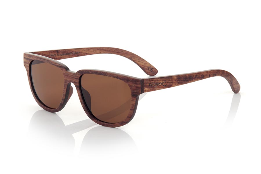 Wood eyewear of Rosewood LURE. New Lure sunglasses are made of laminated Rosewood, an elegant and sexy model lines made of wood is a beautiful rosewood and combined with gray or brown lenses. They will surprise its lines and the beauty of the whole. Front size 148x48mm for Wholesale & Retail | Root Sunglasses® 