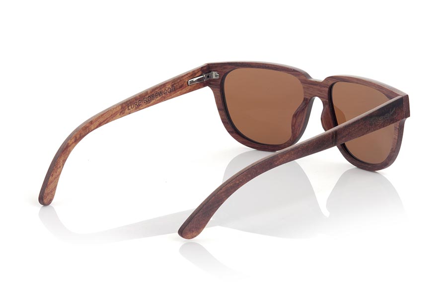 Wood eyewear of Rosewood LURE. New Lure sunglasses are made of laminated Rosewood, an elegant and sexy model lines made of wood is a beautiful rosewood and combined with gray or brown lenses. They will surprise its lines and the beauty of the whole. Front size 148x48mm for Wholesale & Retail | Root Sunglasses® 