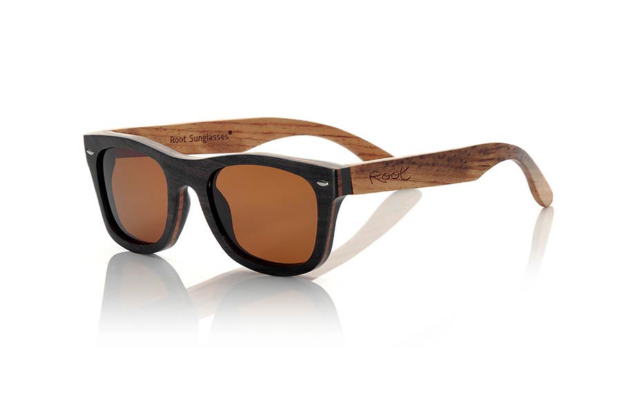 Wood eyewear of Ebony ITACA. New Sunglasses Itaca are made of layered ebony and rosewood (Rosewood) combined, the Front of Ithaca is ebony with a sheet of wood sandwiched Rosewood sandwiched while the pins are entirely made of rosewood in a model of classic lines and a size optimized in serial assemble 3 types of lenses Grey, Brown or Orange REVO. You'll be amazed its careful combination of woods termination form and variety of lenses available. Front Measure: 148x47mm for Wholesale & Retail | Root Sunglasses® 