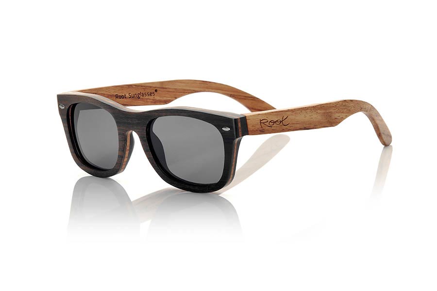 Wood eyewear of Ebony ITACA. New Sunglasses Itaca are made of layered ebony and rosewood (Rosewood) combined, the Front of Ithaca is ebony with a sheet of wood sandwiched Rosewood sandwiched while the pins are entirely made of rosewood in a model of classic lines and a size optimized in serial assemble 3 types of lenses Grey, Brown or Orange REVO. You'll be amazed its careful combination of woods termination form and variety of lenses available. Front Measure: 148x47mm for Wholesale & Retail | Root Sunglasses® 