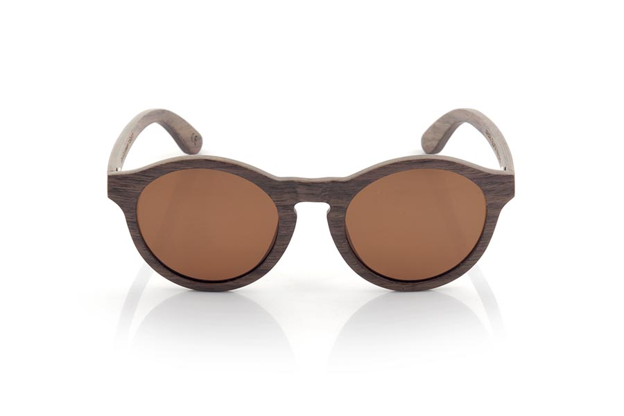 Wood eyewear of Black Walnut ARAPA. The New Arapa sunglasses are manufactured in layered Black Walnut wood, is a model of rounded shapes easy to carry and are combined standard with lenses Grey, Brown or Orange REVO. You'll love its shape, size and beauty of the walnut. Front Measure: 138x50mm for Wholesale & Retail | Root Sunglasses® 