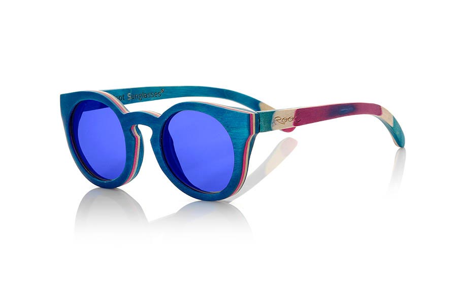 Wood eyewear of Skateboard DALI. Dali sunglasses are made of laminated maple Skateboard 7 layers. Model in blue tones vermilion and raw with an imperfect vintage touch combined as standard with gray lenses, blue or red REVO REVO. As front 145x43mm for Wholesale & Retail | Root Sunglasses® 