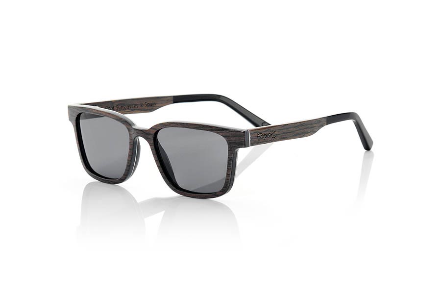 Wood eyewear of Black Walnut SANDY. SANDY sunglasses are a unique and elegant model. Made with very thin sheets of black walnut wood, these glasses incorporate a very thin sheet of aluminum between the sheets of wood on the front. The result is an ultra-thin spectacle only 3.8mm thick and ultra-light, weighing only 16 grams. In addition, the aluminum reinforcement gives it extra resistance and a very elegant metallic touch on the sides. The temples are finished in quality acetate, which allows them to be adjusted if necessary. You will be surprised by the beauty of the wood and its sexy angular lines, they also <b>have a system for mounting prescription lenses</b>. Front measurement of 139x43mm for Wholesale & Retail | Root Sunglasses® 