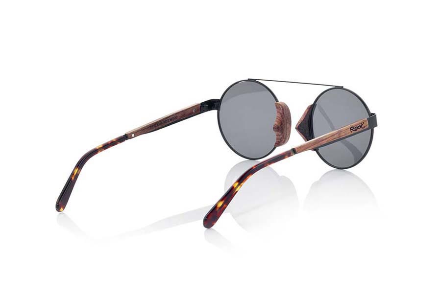 Wood eyewear of Rosewood ATACAMA. ATACAMA sunglasses are very light and subtle, and are made with lacquered metal rod in black and natural rosewood. The Atacama speak for themselves, elegant ultra light and extremely comfortable, you will love them if you like round sunglasses. Front size: 126x50mm for Wholesale & Retail | Root Sunglasses® 