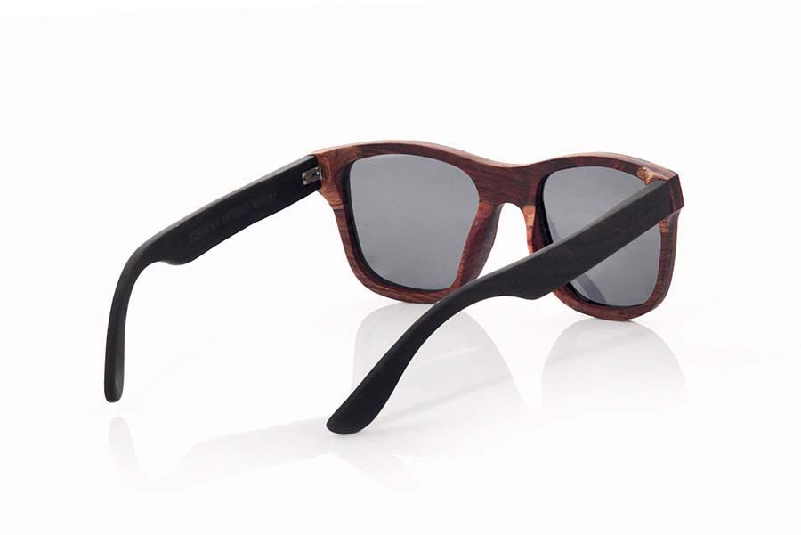 Wood eyewear of Mpingo BORACAI. BORACAI sunglasses are manufactured with a combination of 3 Woods, Mpingo (African black wood) walnut and Zebrano wood. The front of this glass of classical forms suitable for all kinds of people of both sexes displayed a combination of these three Woods in a diagonal design. Sideburns made entirely of Mpingo wood. You will love this sunglasses again design with a touch of color natural and its PIN of this wood natural almost black with a veined subtle and elegant. Front size: 143x51mm for Wholesale & Retail | Root Sunglasses® 