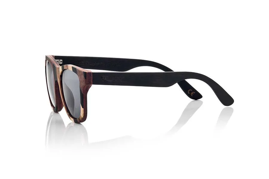 Wood eyewear of Mpingo BORACAI. BORACAI sunglasses are manufactured with a combination of 3 Woods, Mpingo (African black wood) walnut and Zebrano wood. The front of this glass of classical forms suitable for all kinds of people of both sexes displayed a combination of these three Woods in a diagonal design. Sideburns made entirely of Mpingo wood. You will love this sunglasses again design with a touch of color natural and its PIN of this wood natural almost black with a veined subtle and elegant. Front size: 143x51mm for Wholesale & Retail | Root Sunglasses® 