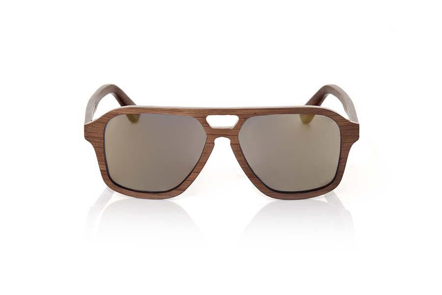 Wood eyewear of Black Walnut MINDANAO. MINDANAO sunglasses are made of Dark Oak wood. The front of this sunglass is broad recalls the famous Aviator model but with forms more angular is simple and elegant thanks to the wonderful veining of the wood with which it is made.  The pins are very fine and elegant and are manufactured in wood of oak dark.  MINDANAO are ready to mount optic Lenses. You will surprise the lightness of this glass, its elegance and the banned of the wood. Measure front: 140x48mm for Wholesale & Retail | Root Sunglasses® 