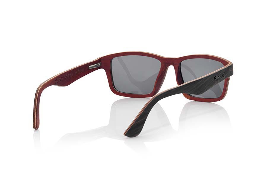 Wood eyewear of ebony DEVON. DEVON sunglasses are made of ebony wood Maple and Padauk combined, is a model of classical lines and a smaller size where the hinge pins arises in advance in the same and the sheets of wood at a 90 ° angle will surprise you the combination of Woods its careful completion, their form and the range of available lenses. Front size: 143x42mm for Wholesale & Retail | Root Sunglasses® 