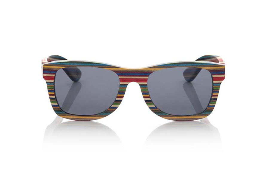 Gafas de Madera Natural de Laminada SANOOK. Las gafas de sol SANOOK están realizadas en madera laminada de 9 capas con un patrón de nueve colores pastel, la montura tiene un tamaño algo más reducido que otros modelos similares, quedan realmente bien a casi todo el mundo, las SANOOK son un modelo muy especial con el que sorprenderás a propios y extraños. Disponible en diferentes combinaciones de lentes. Medida Frontal: 144x48mm Venta al Por Mayor y Detalle | Root Sunglasses® 