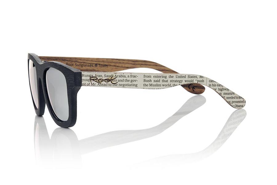 Wood eyewear of Bamboo SANS. The SANS sunglasses are made of bamboo wood combining the front in natural bamboo with a black tinted with natural zebra wood sideburns coated with NEWSPAPERS  pages, is a classic mount of a size that adapts well to all types of faces Both men and women. The SANS are a original a exclusive. The SANS are an even more exclusive model since all the newspapers pages used are different between, for this reason the model received may not be exactly the same as the model shown.  Frontal measurement: 146x50 for Wholesale & Retail | Root Sunglasses® 