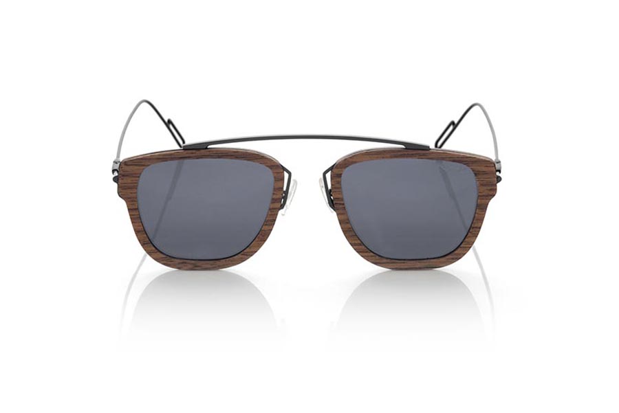 Wood eyewear of Black Walnut LOMBOK. LOMBOK sunglasses are made of black walnut wood. The front of this minimalist small size and attractive line is made of black walnut wood and has a curved motif on the bridge that gives consistency and elasticity as well as adaptable pads, the ultra-thin steel sideburns contribute to this model A delicate minimalist touch.  You will be surprised by the design and the beauty of the wood and the extreme lightness of the whole. Frontal measurement: 130x44mm for Wholesale & Retail | Root Sunglasses® 