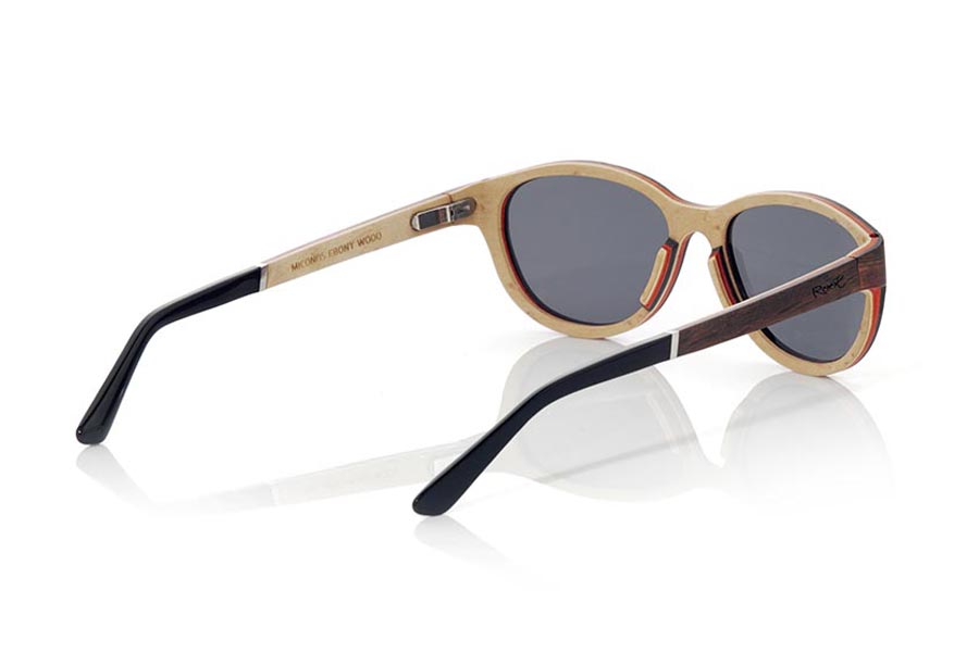 Wood eyewear of Ebony MICONOS. The Mykonos sunglasses are made of ebony and maple wood, it is a round and elongated model of modern line where the hinge of the sideburns is presented in advance in the same and the laminated wood forms an angle of 90 º You will be surprised the combination of woods its babysitting ADA termination, its shape and variety of lenses available. Frontal measurement: 138x43mm for Wholesale & Retail | Root Sunglasses® 
