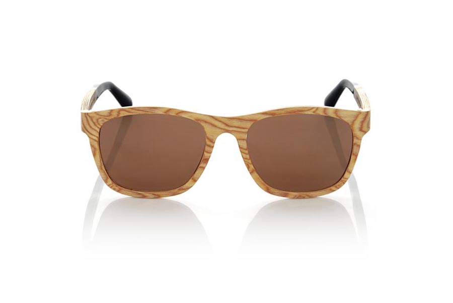 Gafas de Madera Natural de Cherry BAFFIN. Las gafas de sol BAFFIN están fabricadas en madera CEREZO. Se trata de un modelo con montura clásica fabricada con una espectacular madera con un marcado veteado. Las varillas de las BAFFIN están fabricadas en madera de cerezo. Te sorprenderá  la belleza y originalidad de la madera utilizada. Medida frontal: 138x46mm Venta al Por Mayor y Detalle | Root Sunglasses® 