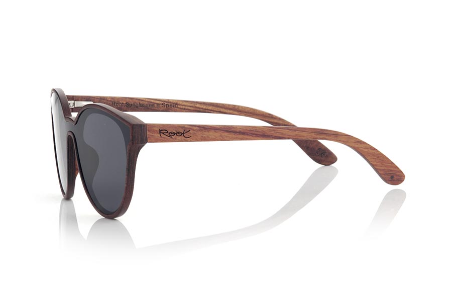 Wood eyewear of rosewood SENA. SENA sunglasses are made of natural rosewood. It is a rounded model with total lens and a very subtle wooden frame. SENA surprises with the beauty of wood in combination with the Total lens. Front measurement: 145x54mm for Wholesale & Retail | Root Sunglasses® 