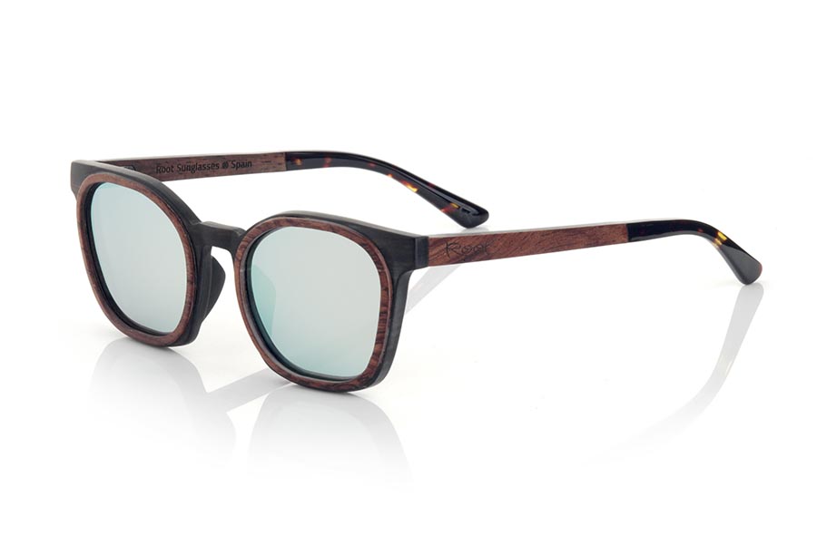 Wood eyewear of ebony GUSTAV. GUSTAV sunglasses are manufactured in a combination of two woods, ebony in the frame and inside of the temples and Rosewood in the outer ring of the frame and the outside of the temples. The latter are finished in carey acetate with internal rod which allow to be adjusted if necessary. It is a model with its own personality and a very careful finish that will surprise you with its originality and the combination of woods. Front measurement: 141x48mm for Wholesale & Retail | Root Sunglasses® 